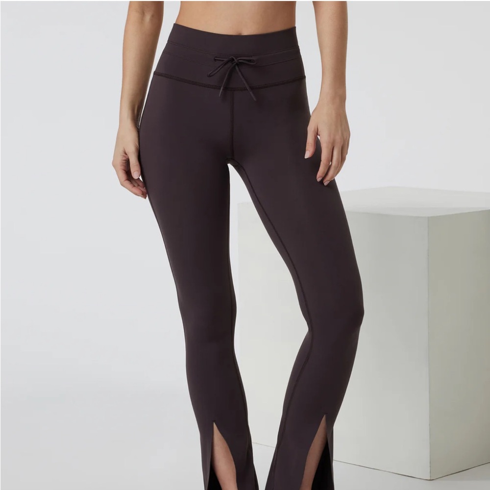 Vuori Women's Daily Split Flare Leggings
